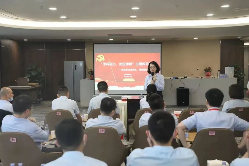 福建農(nóng)信各級(jí)黨組織扎實(shí)推進(jìn)“忠誠(chéng)在心、崗位奉獻(xiàn)”對(duì)黨忠誠(chéng)教育